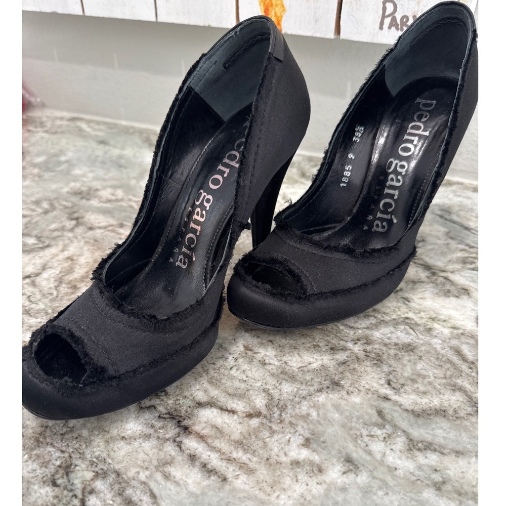 Pedro Garcia black silk distressed satin peep-toe high heel pumps sz 38.5/ 8-8.5